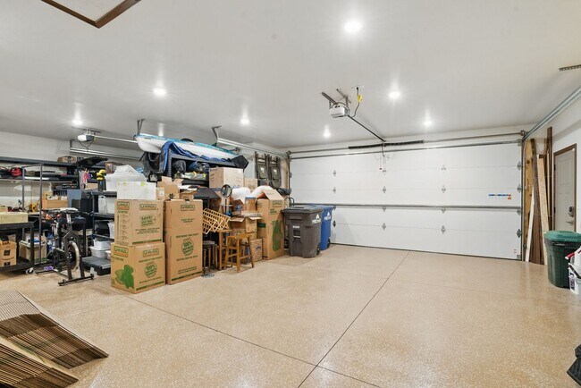 Building Photo - 5700 Island Ct