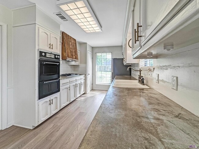 Building Photo - 4941 Pine Hill Dr