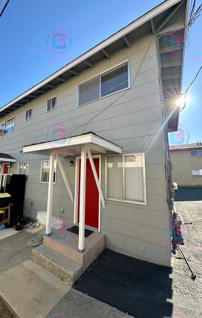 Building Photo - Delightful One-Bedroom + Office Near Idlew...