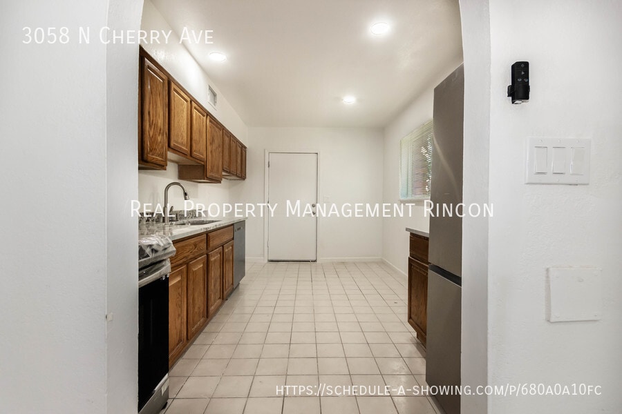 Building Photo - 3058 N Cherry Ave