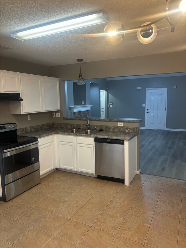 Building Photo - 1117 E Cortona Cir