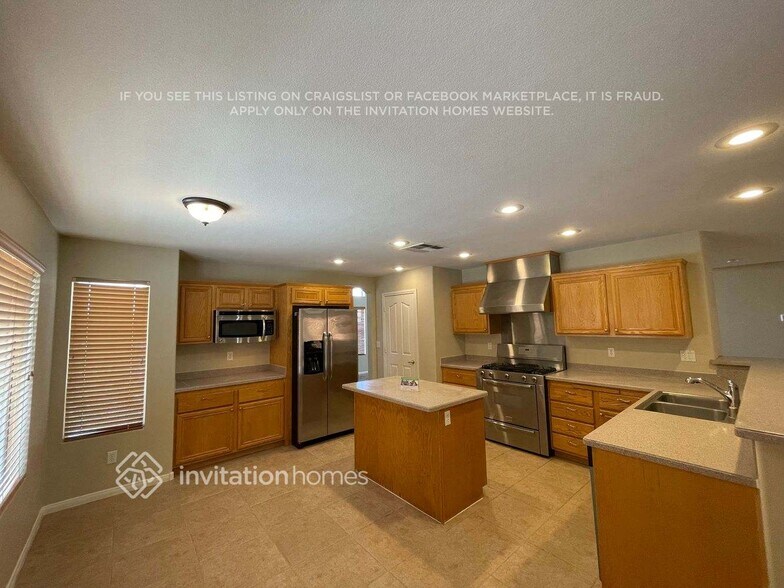 Building Photo - 8104 Marin Pointe Ave