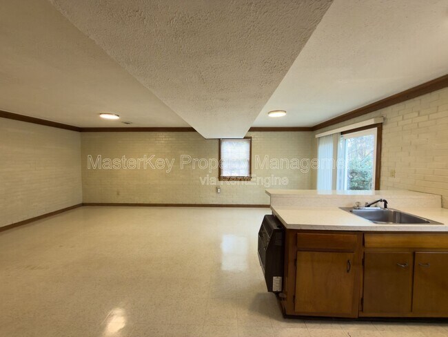 Building Photo - 5317 Coronado Dr