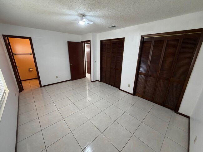 Building Photo - 2036 Las Palmas Cir