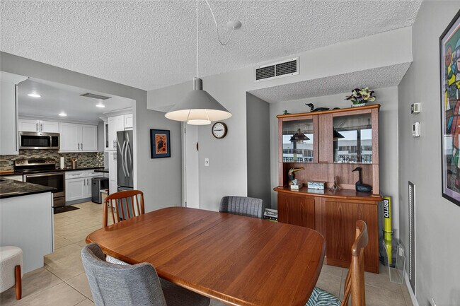 Building Photo - 531 N Ocean Blvd