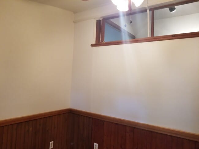 Building Photo - 307 N Market St