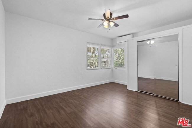 Building Photo - 214 N Martha Pl