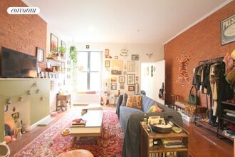 Building Photo - 144 W 70th St