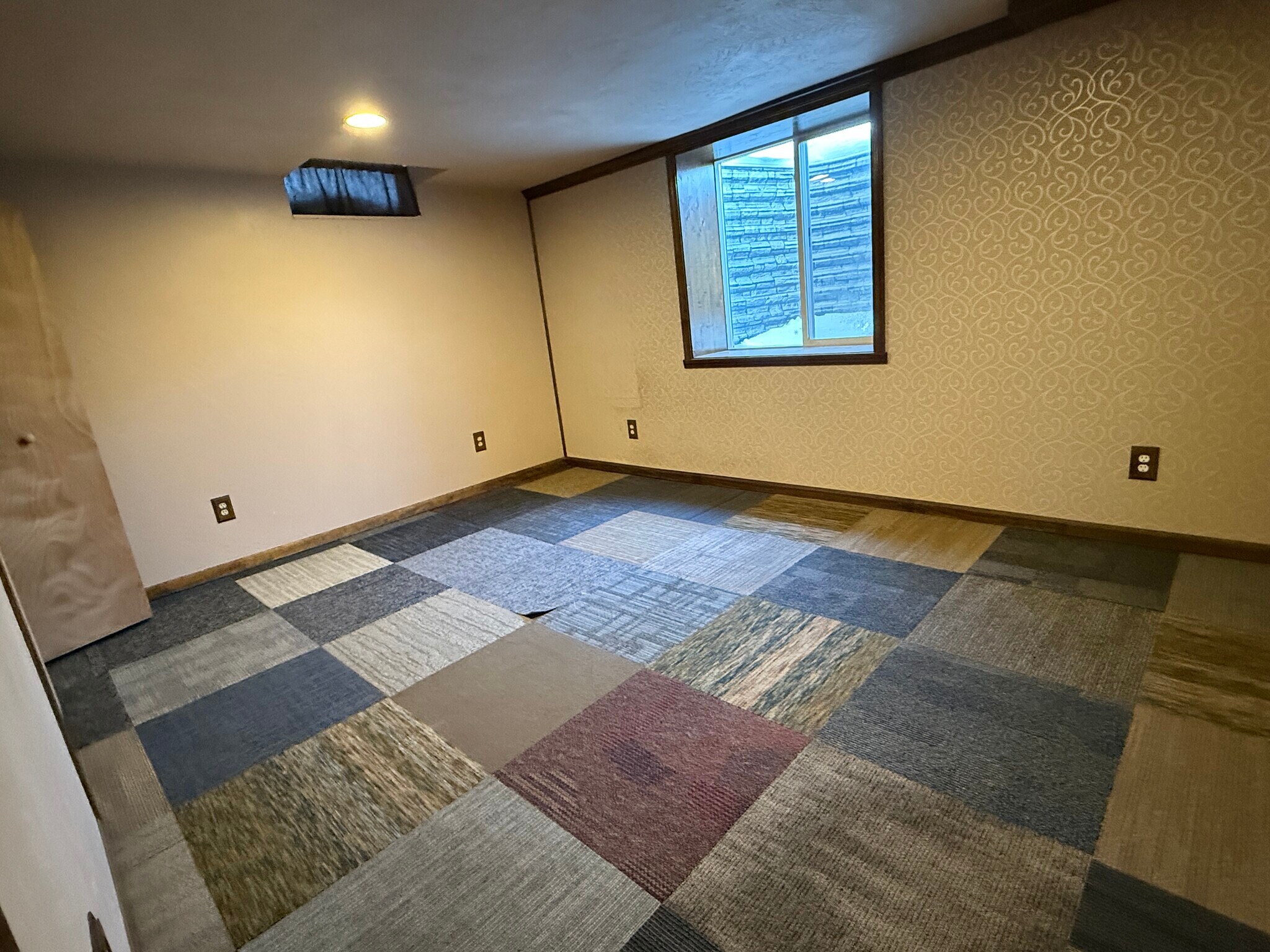 Building Photo - 1016 Fieldcrest Dr