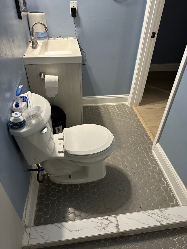 Building Photo - 120 Chappell Rd SW