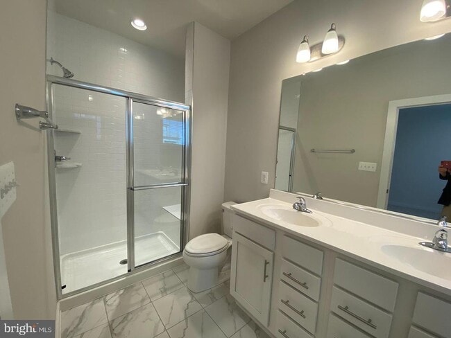 Building Photo - 8612 Shady Pines Dr