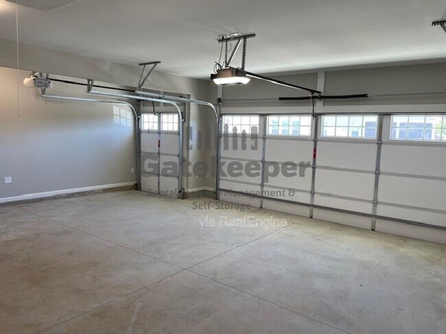 Building Photo - 411 Silverbell Ct