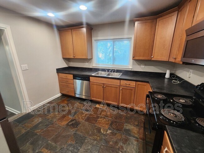 Building Photo - 3022 Betty Ln
