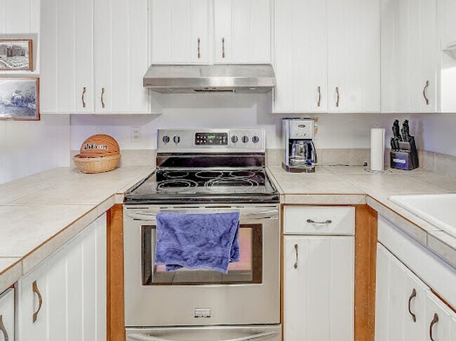 Building Photo - Dillon Valley East Condo! Two parking spot...