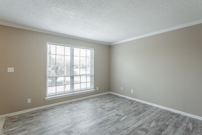 Building Photo - 741 S Germantown Cir