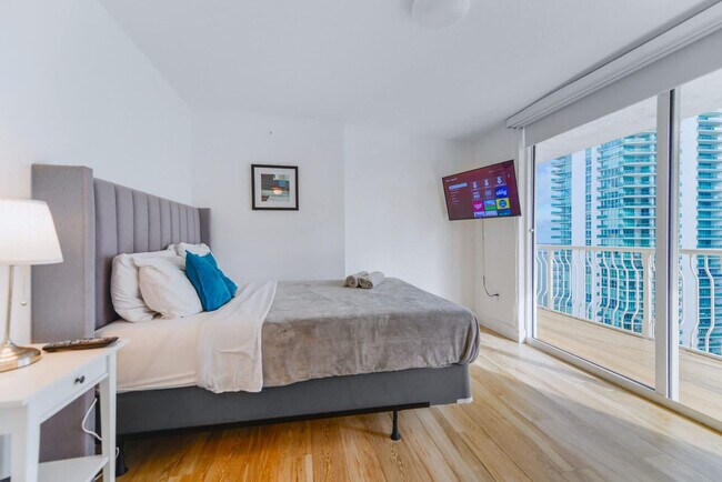 Building Photo - 1 SE 12th St