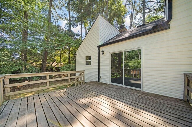Building Photo - 4060 Oak Ferry Dr NE