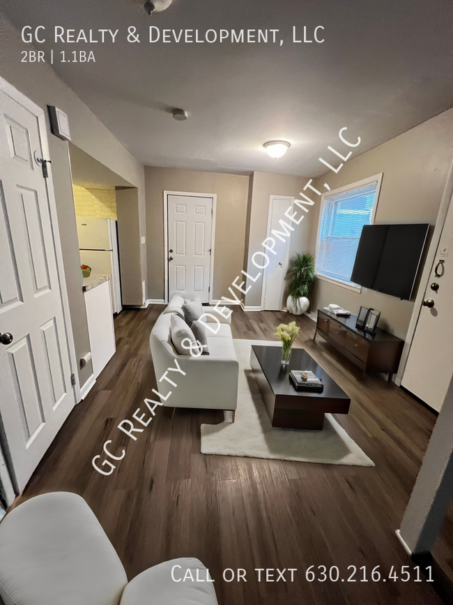 Building Photo - ***3LINCOLN PARK - COACH HOUSE / 2 BDRM + ...