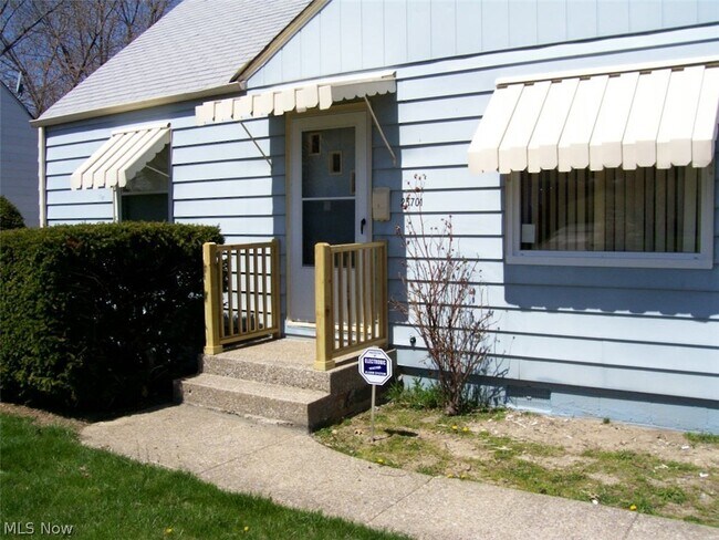 Building Photo - 25701 Richards Ave