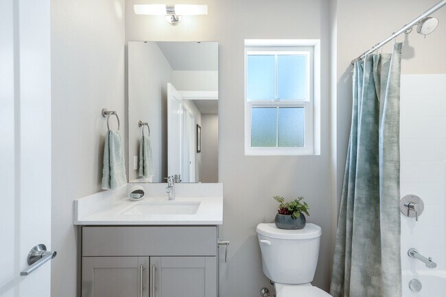 Building Photo - 4 Bed | 3.5 Bathroom | 1840 Sq Ft | $3,400