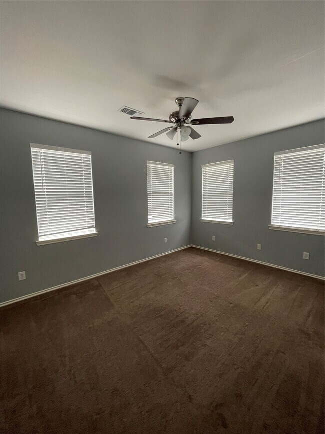 Building Photo - 2117 Kemah Village Dr