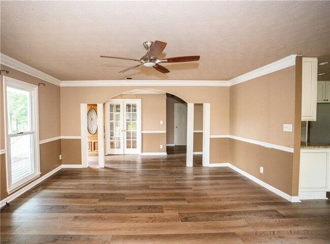 Building Photo - 611 Couch Rd