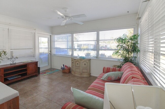 Building Photo - Beach Manor Villas Annual Condo for Rent