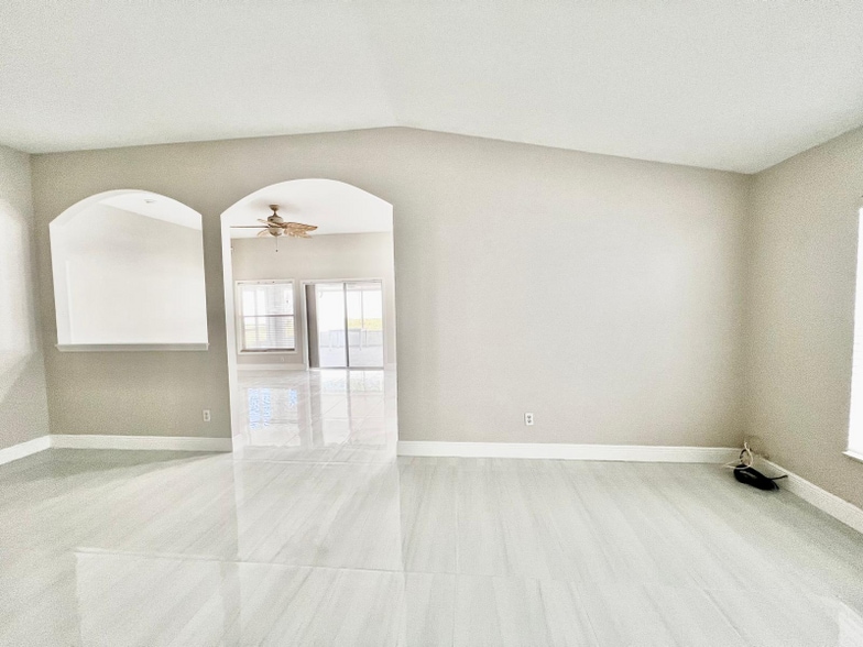 Building Photo - 7547 Terrace River Dr