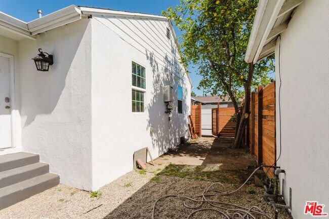 Building Photo - 6712 Cedros Ave
