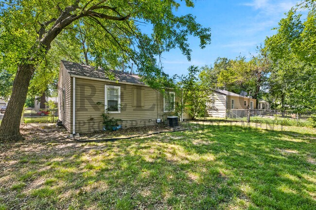 Building Photo - 1126 Silverdale Ct