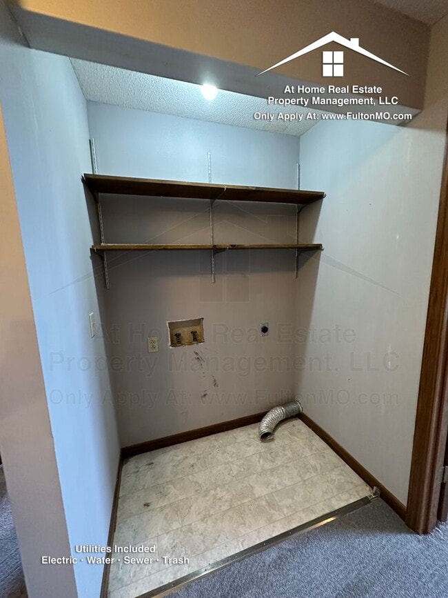 Building Photo - 103 E 10th St