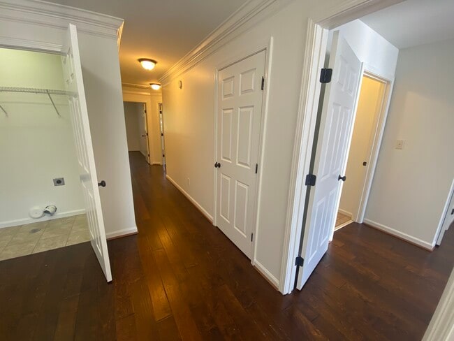 Building Photo - 3833 Kinross Pl