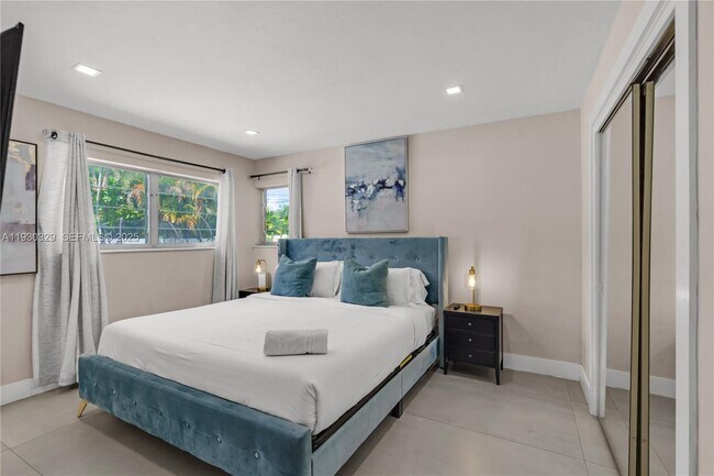 Building Photo - 2217 NW 4th Ave