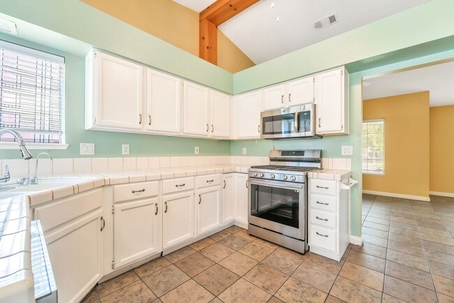 Building Photo - Spacious Single-Story Living with Oversized Lot and Dual Living Areas!