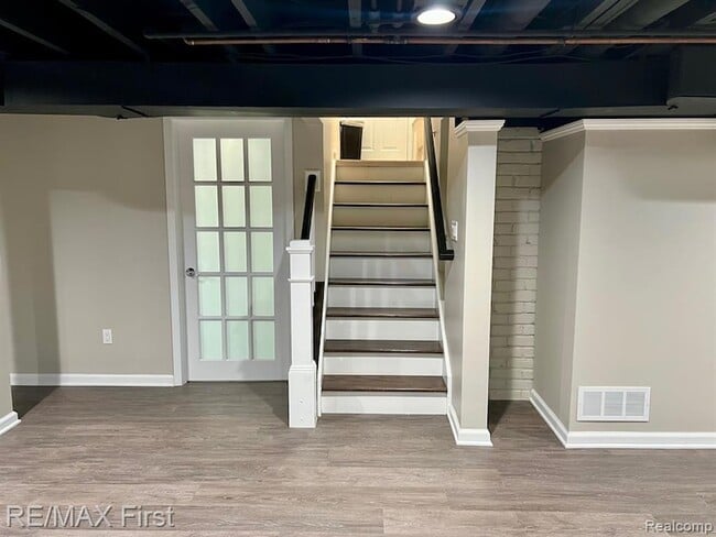 Building Photo - 4516 Robinwood Ave