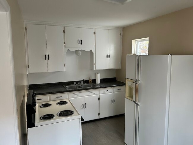 Building Photo - 237 S Streeter Ave