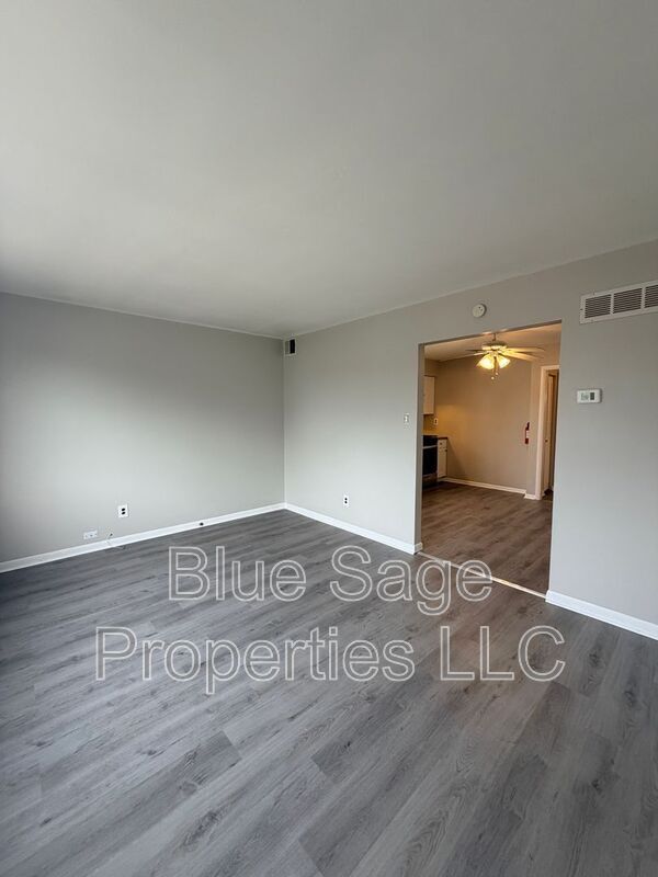 Building Photo - 727 Clifton Ave