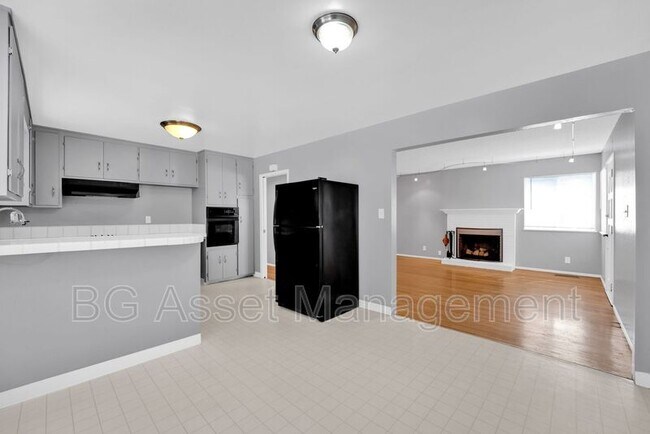 Building Photo - 6249 Highland Ave