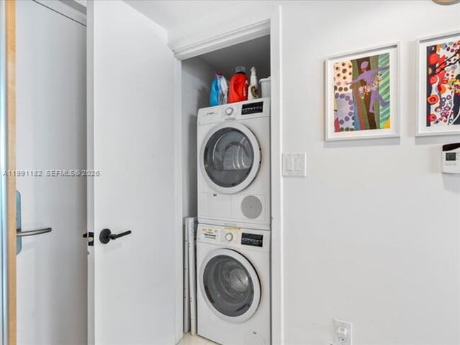 Building Photo - 6801 Collins Ave