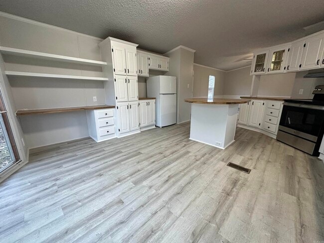 Building Photo - 2712 Spring St