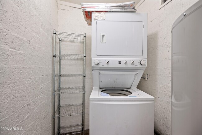 Building Photo - 4326 N 13th Pl