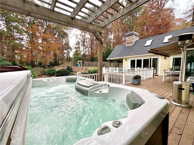 Building Photo - 3232 Brookview Rd