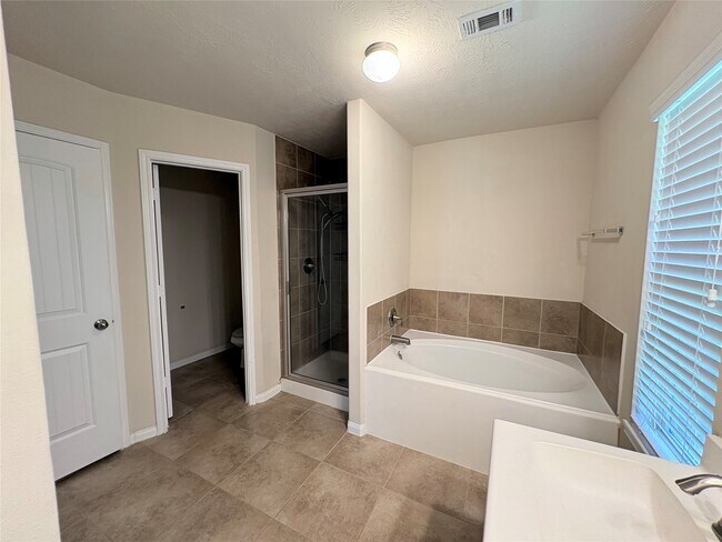Building Photo - 3721 Whisper Walk
