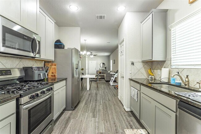 Building Photo - 3723 Arbor Trails Dr