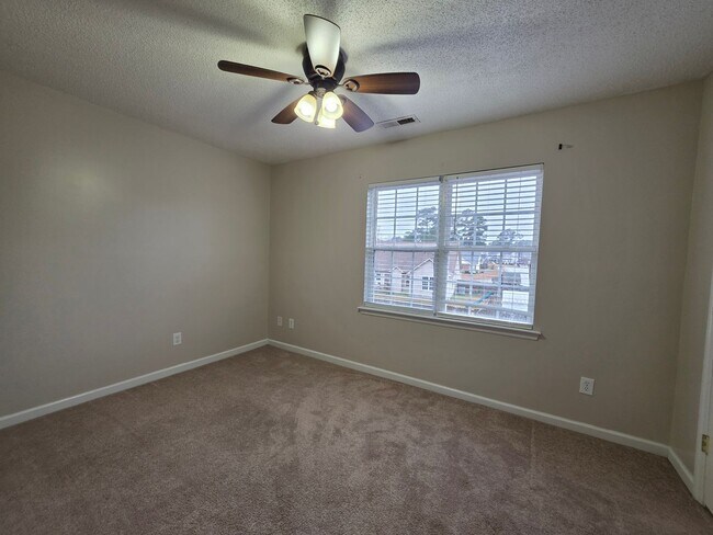 Building Photo - Modern Townhome Living in Jacksonville