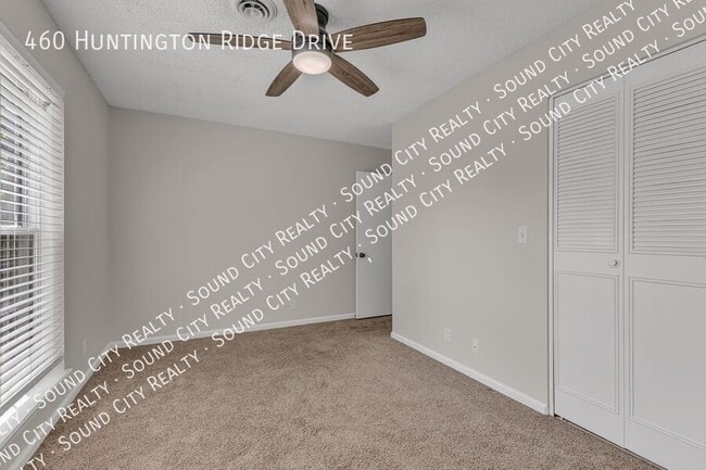 Building Photo - 460 Huntington Ridge Dr
