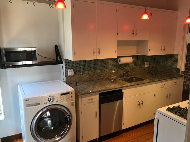 Building Photo - 3985 Sacramento St