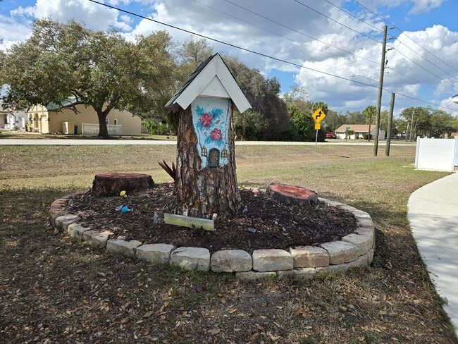 Building Photo - Charming 2 Bed / 1 Bath Annual Rental in Port Charlotte