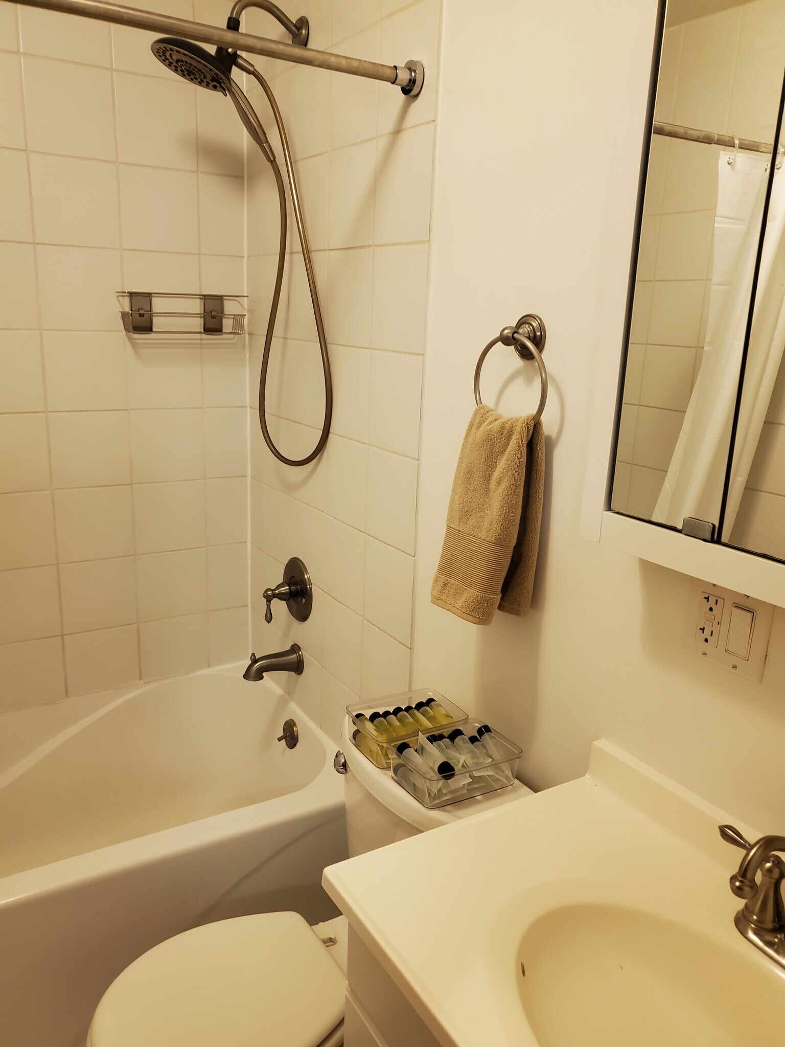 Bathroom - 3034 N Drake Ave