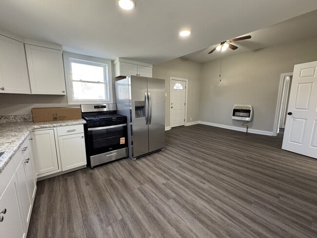 Building Photo - 122 N Vine St